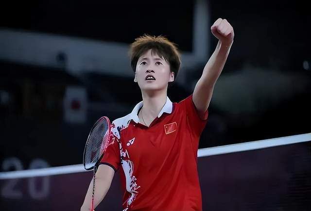 7月11日，中国;网坛一姐李娜出现在了2018温网女双元老赛赛场上，搭档日本名将杉山爱取得首场胜利